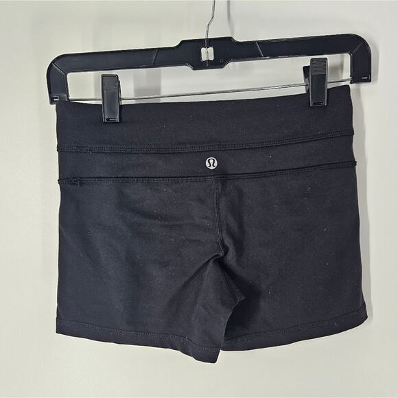 Lululemon Black Groove Short 4 - Picture 5 of 10